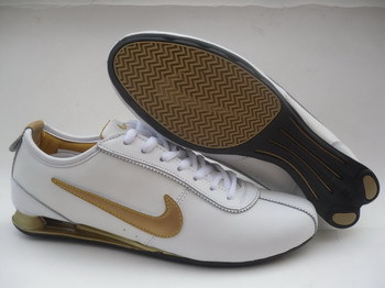 Nike top dos muelles